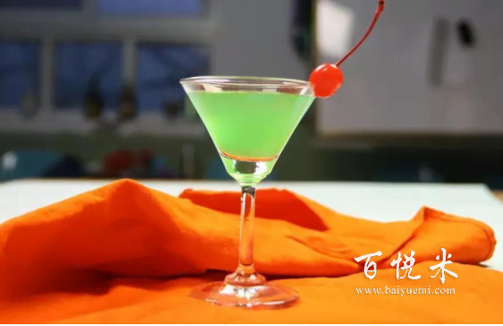 來做一杯綠色的雞尾酒吧，顏色美麗，適合郊游和野餐